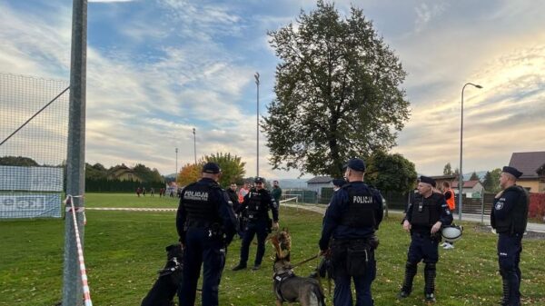 Piłkarskie emocje w powiecie prudnickim. Policjanci czuwali nad bezpieczeństwem
