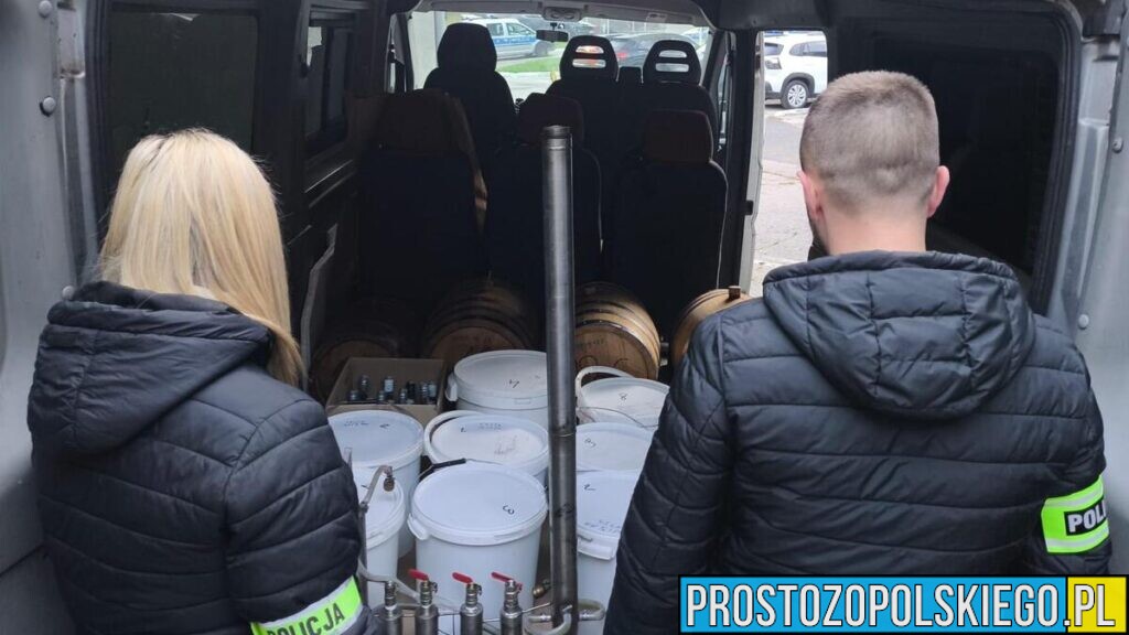 Ponad 170 litrów nielegalnego alkoholu na posesji w Opolu. 66-latek usłyszał zarzut