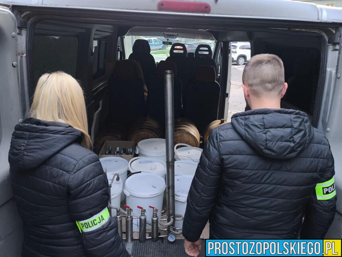 Ponad 170 litrów nielegalnego alkoholu na posesji w Opolu. 66-latek usłyszał zarzut
