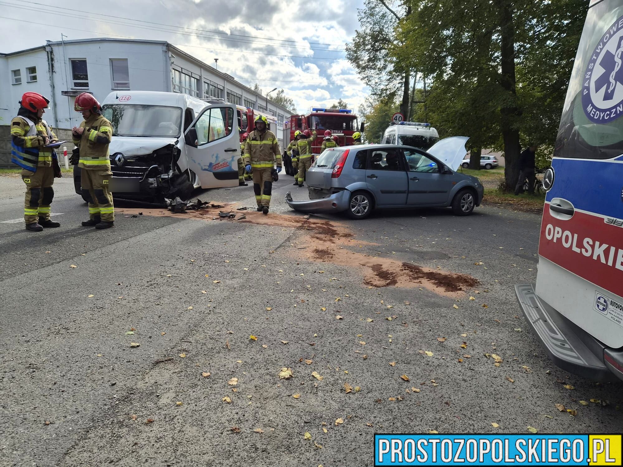 Wypadek w Dylakach. Kobieta podróżująca z dziećmi wymagała hospitalizacji
