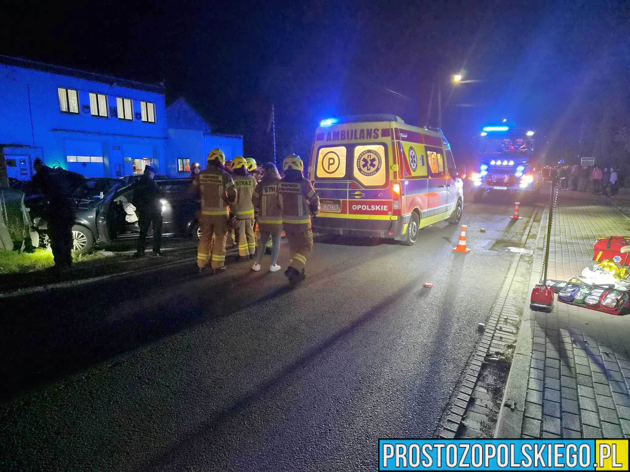 Wypadek przy remizie strażackiej w Zagwiździu. Kierowca trafił do szpitala