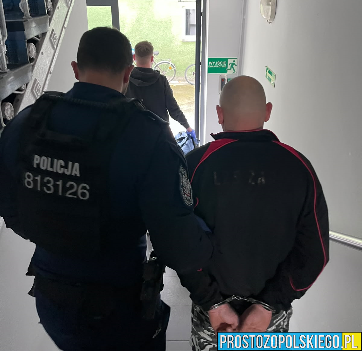Wezwał policję do „intruzów”, których nie było. Okazało się, że sam jest poszukiwany