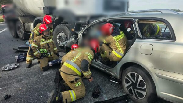 Poważny wypadek na DK94 w Strzelcach Opolskich. Kierowca Toyoty w ciężkim stanie