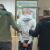 Awantura w bloku w Opolu. 38-latek wyrzucił konopie przez okno i zaatakował policjanta
