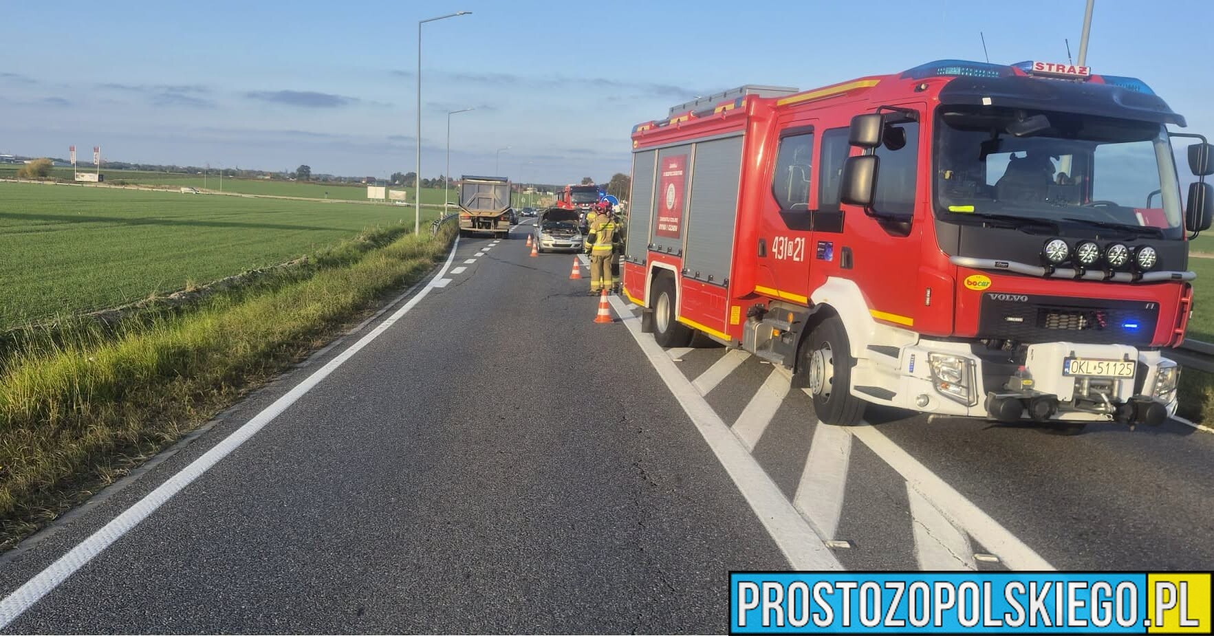 Zderzenie dwóch samochodów na obwodnicy Kuniowa. Na miejscu służby ratunkowe